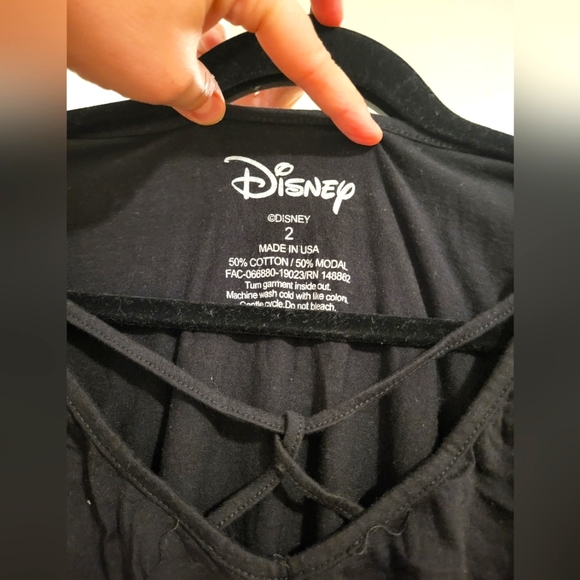 NWOT Black Disney x Torrid Cruella De Vil Strappy T Shirt - Picture 4 of 6